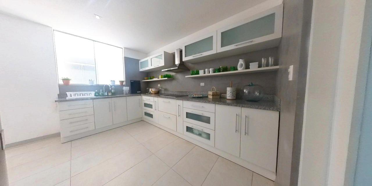 VENTA DE HERMOSO DÚPLEX FRENTE AL MAR, PIMENTEL